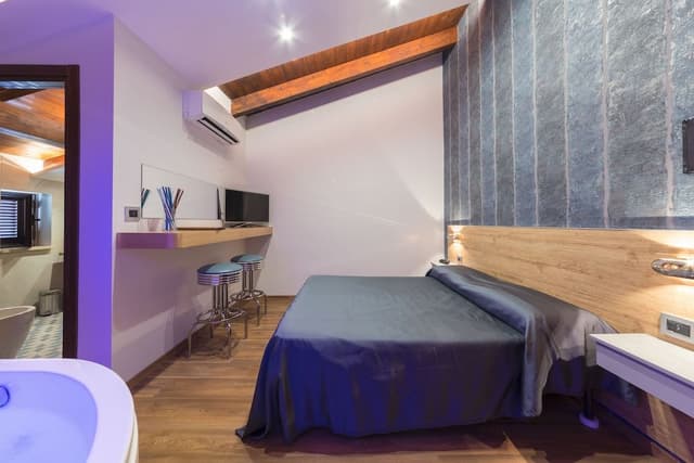 Junior Suite, Jetted Tub