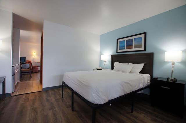 Traditional Suite, 2 Bedrooms, Balcony, Lake View