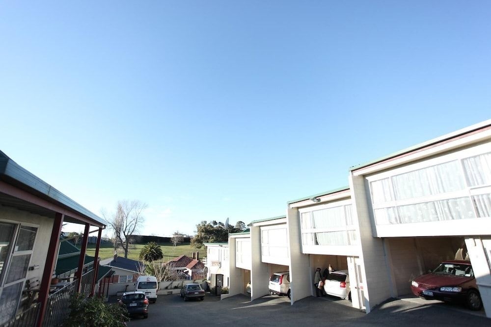 Townhouse Motel0
