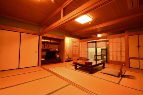 Standard Japanese-Style Large Family Room with Shared Bathroom