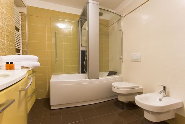 Condo, 2 Bedrooms