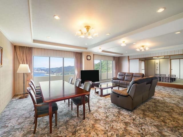 Deluxe Suite, Multiple Beds, Sea View