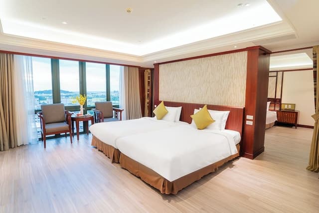 Deluxe Family Room