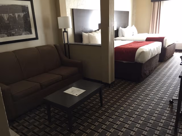 Suite, 2 Queen Beds, Non Smoking (Shower Only)