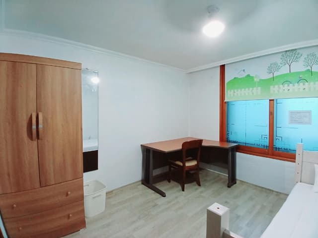 Room for female guests only