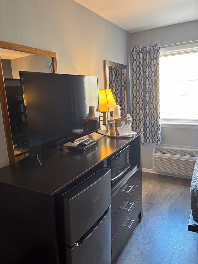 Standard Room, 1 Queen Bed, Non Smoking (Queen Room)