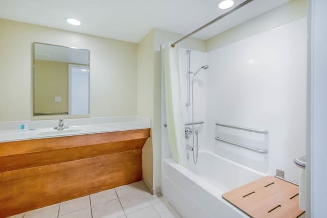 Deluxe Double Room, 2 Queen Beds, Accessible, Beach View