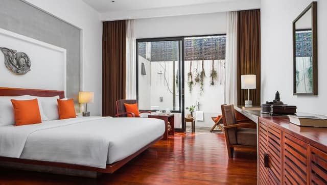 Junior Suite Outdoor Bathtub