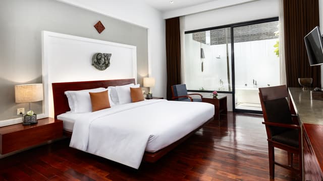 Junior Suite Outdoor Bathtub