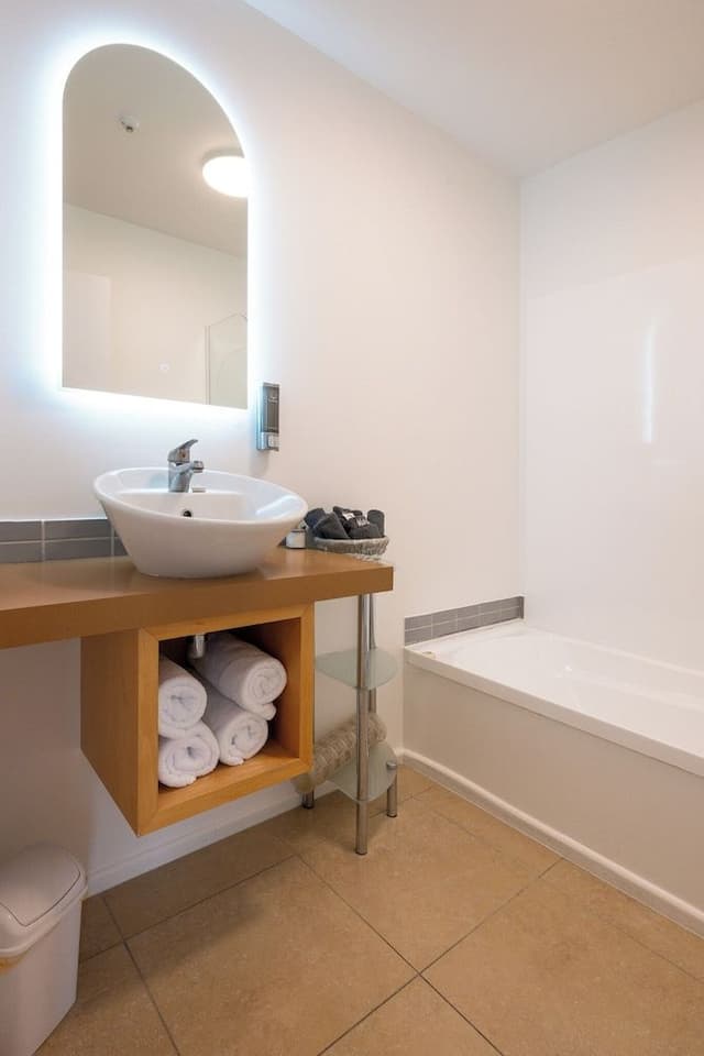 Upper Level Two Bedroom King Apartment