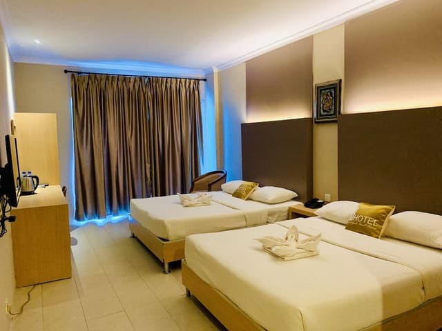 Family Room, 2 Bedrooms, City View