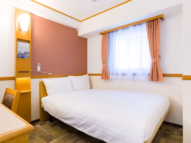 Economy Room, Smoking
