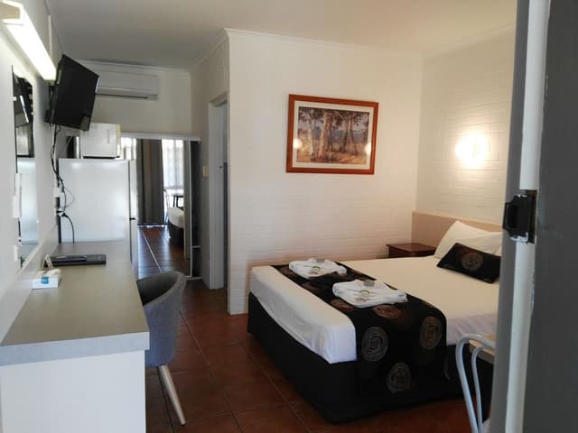 Standard Room, 1 Queen Bed