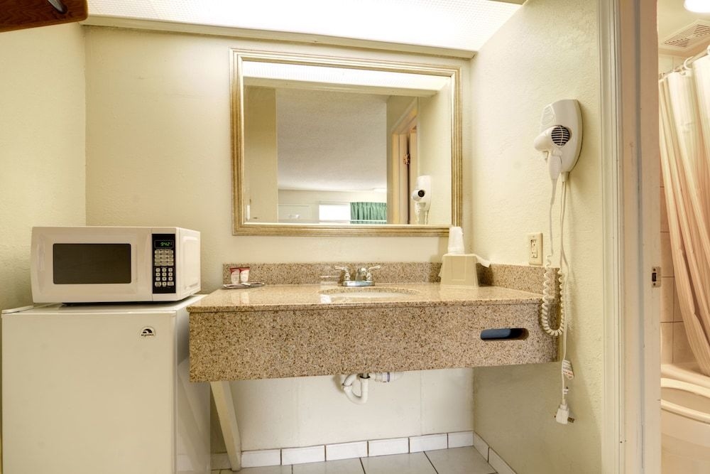 Key West Inn - Newport News2