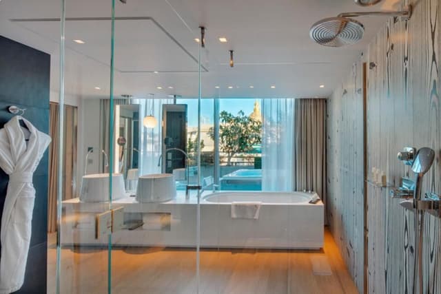 Eiffel Dome Spa Suite