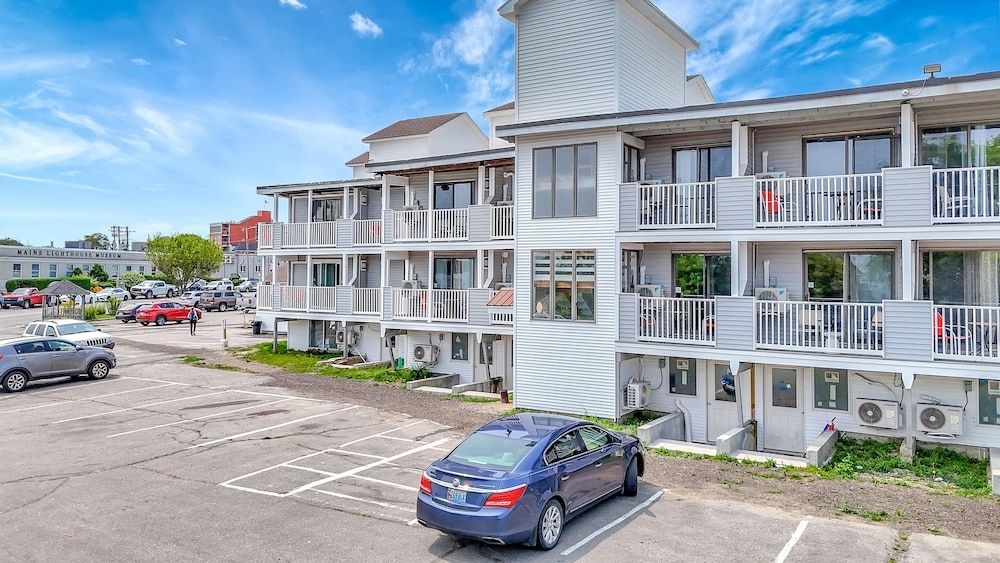 Trade Winds Inn1