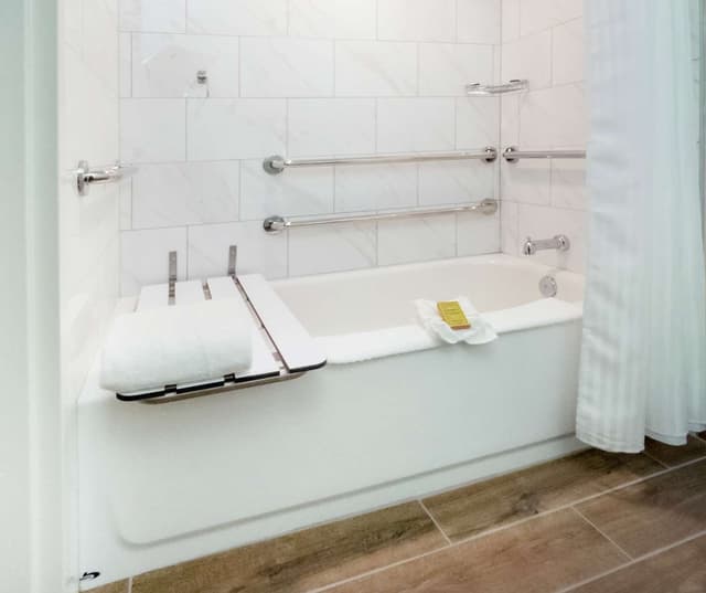 1 KING MOBILITY ACCESSIBLE W/ BATHTUB