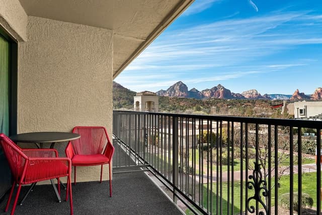 Premium Room, 1 King Bed, Mountain View (Courtyard)