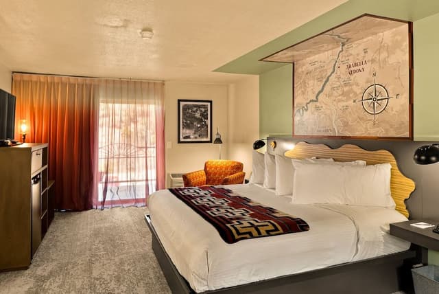 Deluxe Room, 1 King Bed, Mountain View (Trailhead)