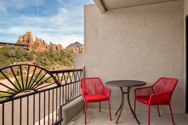 Deluxe Room, 2 Queen Beds, Hill View (Trailhead)
