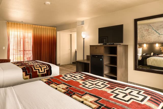 Deluxe Room, 2 Queen Beds, Hill View (Trailhead)