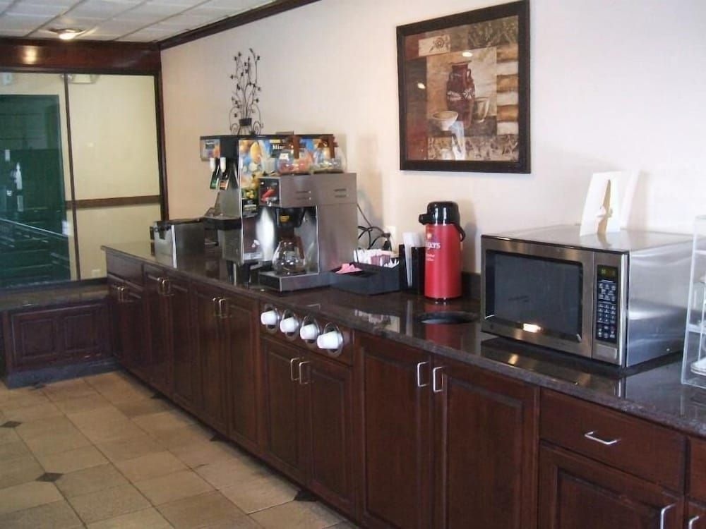 A Victory Hotel - Southfield2