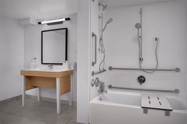 1 KING MOBILITY/HEARING ACCESSIBLE BATHTUB