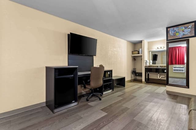 Suite, 1 King Bed with Sofa bed, Non Smoking