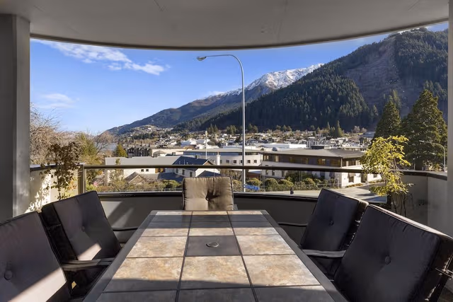 3 Bedroom, 3 Bathroom Mountain View Apartment
