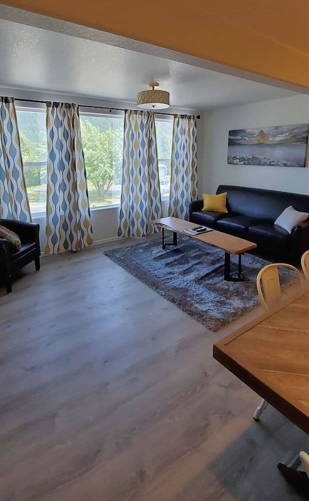 Deluxe Suite 30, 2nd Floor, No Pets