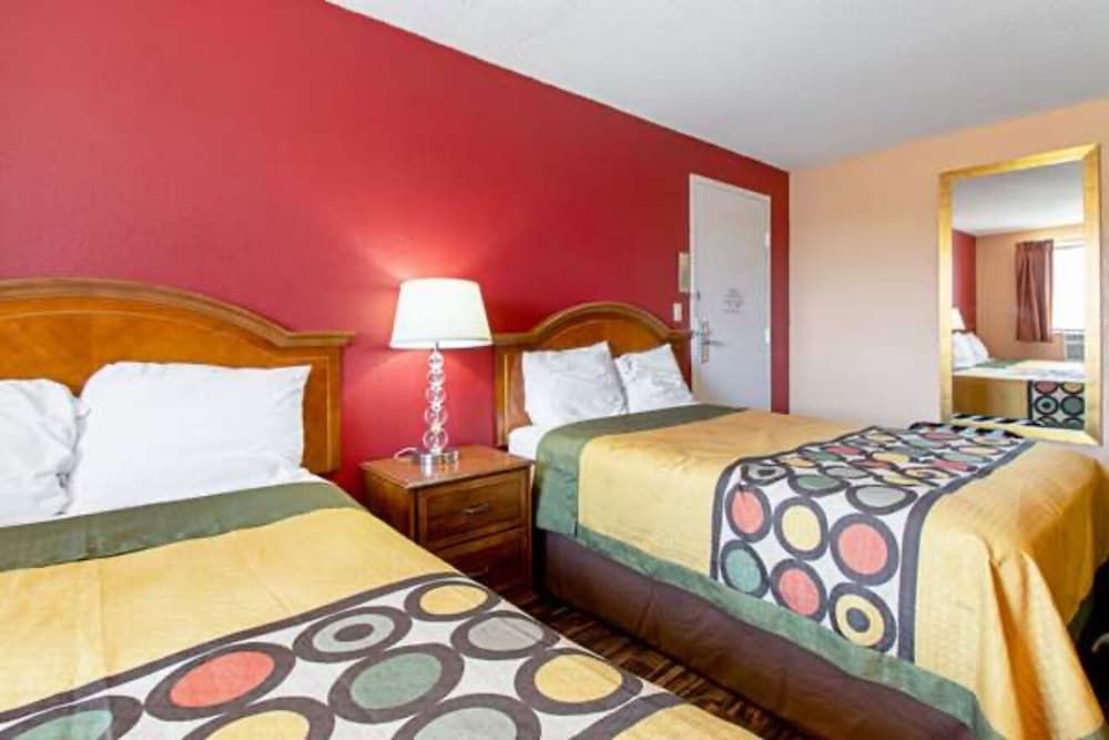 Knights Inn Utica3