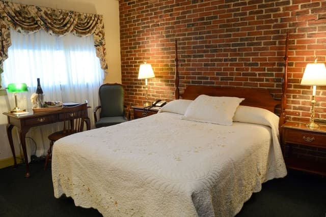 Standard Room, 1 Queen Bed