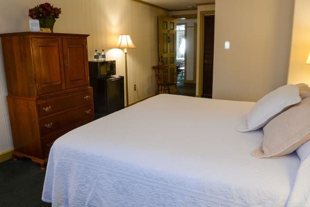 Standard Room, 1 King Bed