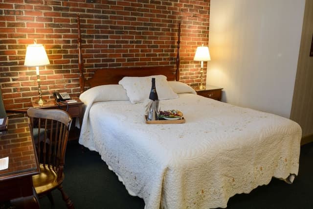 Standard Room, 1 Queen Bed