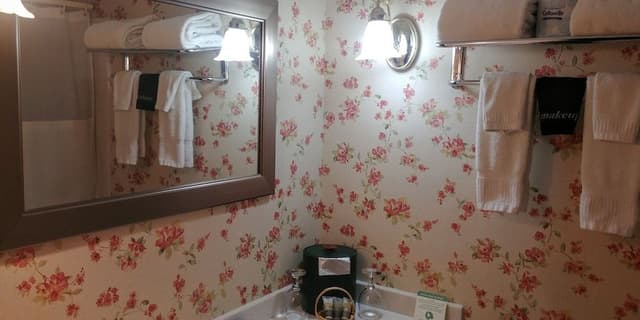 Standard Room, 1 Queen Bed
