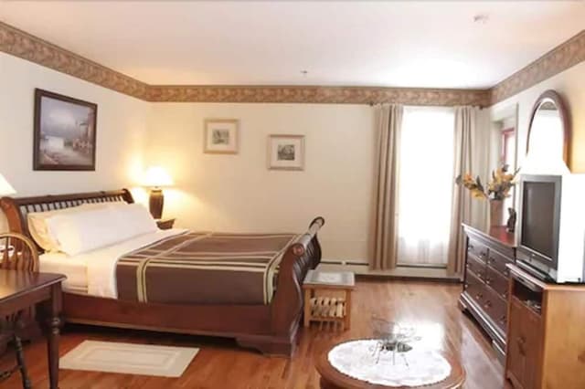Executive Suite, 1 King Bed, Balcony