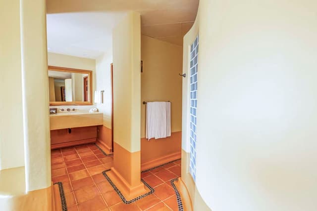 2 BEDROOM OCEAN VIEW 1 KING 1TWIN 1DOUBLE STE
