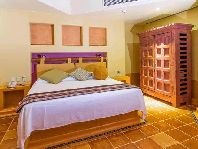 2 BEDROOM OCEAN VIEW 1 KING 1TWIN 1DOUBLE STE