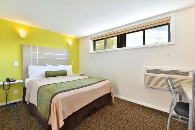 Standard Room, 1 Queen Bed, Accessible