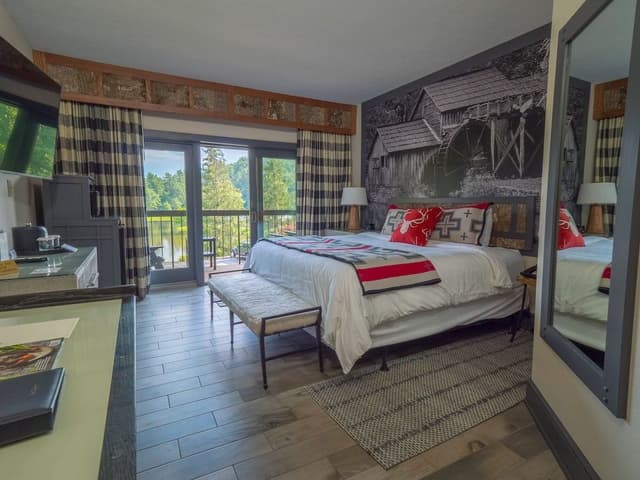 King Lakeview with Balcony