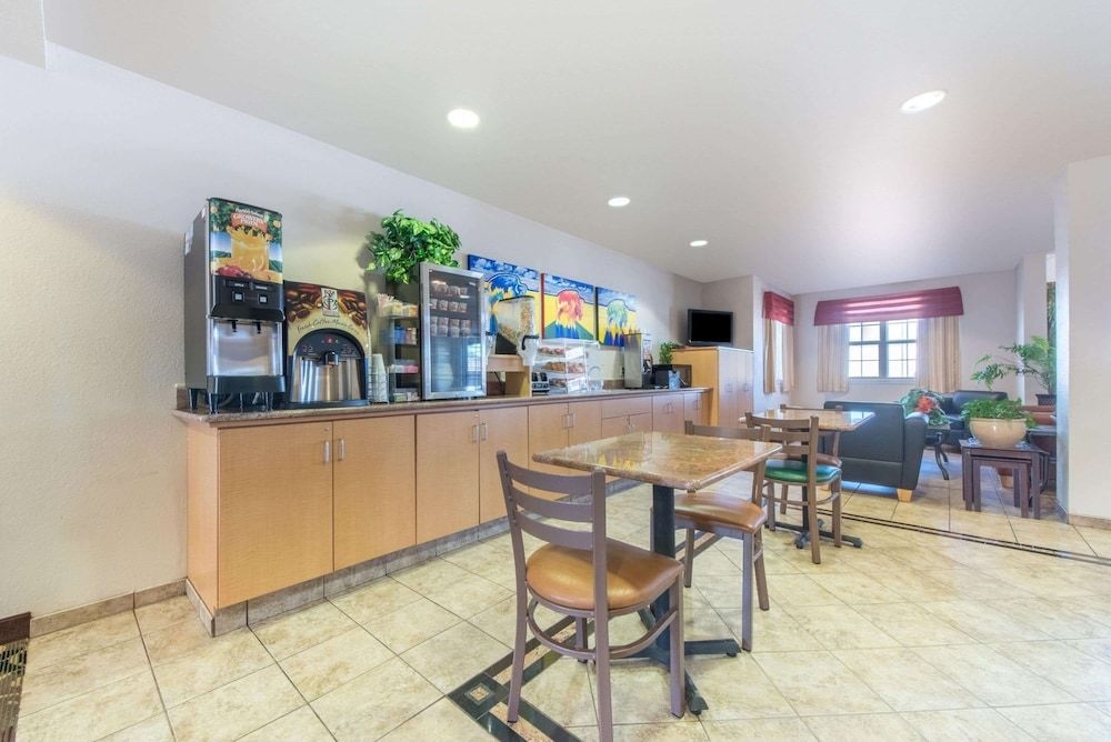 Microtel Inn & Suites by Wyndham Altus1