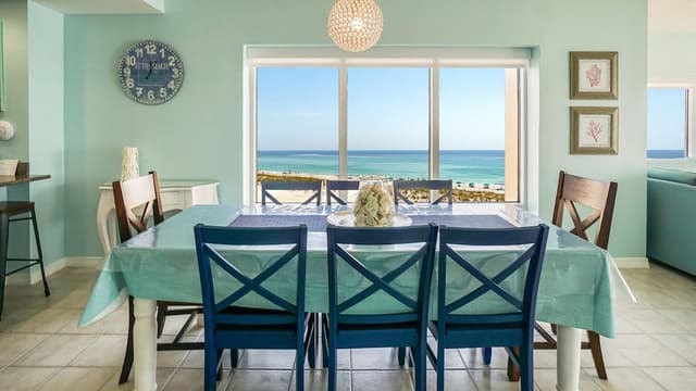 3 Bedrooms Gulf Front Condo, Beach Chairs Included