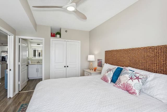Two Bedroom Gulf Front Condo, Beach Chairs Included