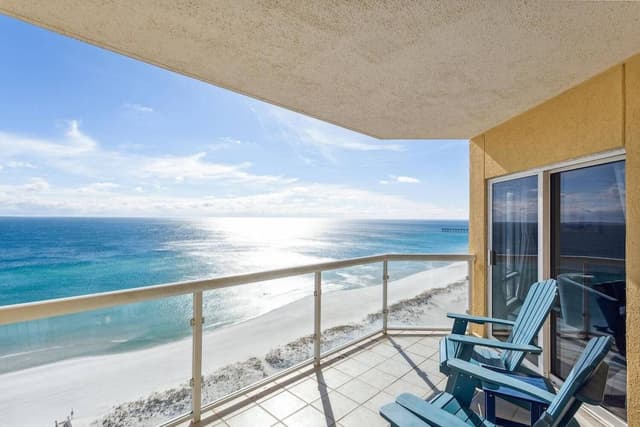 Two Bedroom Gulf Front Condo, Beach Chairs Included