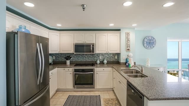 3 Bedrooms Gulf Front Condo, Beach Chairs Included