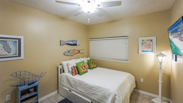 3 Bedrooms Gulf Front Condo, Beach Chairs Included