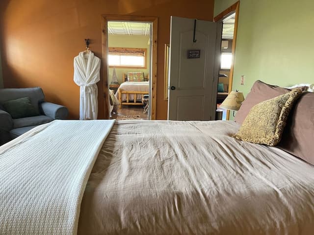 Suite, Private Bathroom