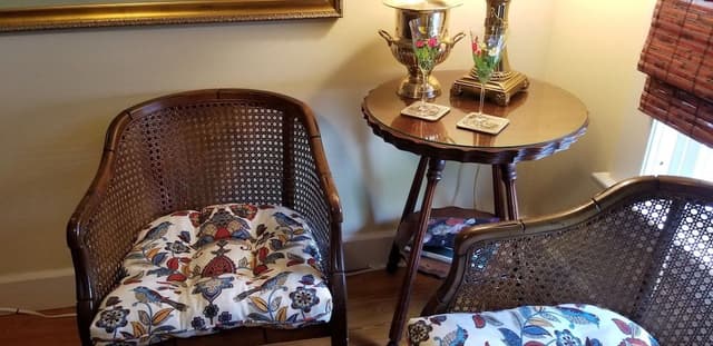 Kassidy Violet Room, 1 Queen Bed, Private Bathroom, Hill View