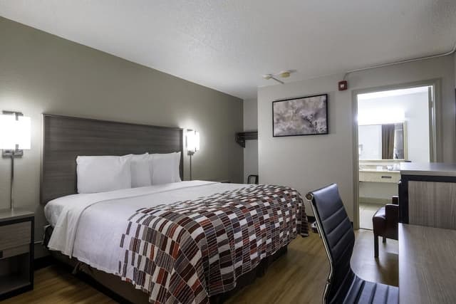 Superior Room, 1 King Bed, Accessible (Roll-In Shower, Smoke Free)