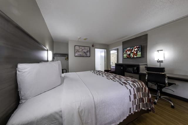 Superior Room, 1 King Bed, Accessible (Roll-In Shower, Smoke Free)